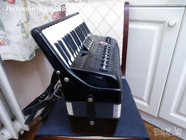 Акордеон Royal Standard Meteor – 80 баса, снимка 8 - Акордеони - 56289754