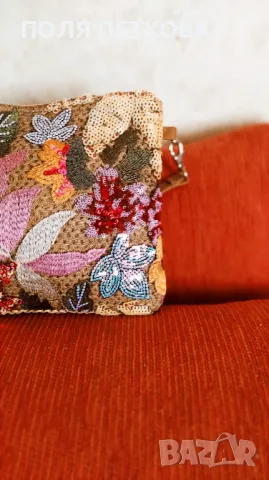 Бежова чантичка цветя и пайети, снимка 5 - Чанти - 48095896
