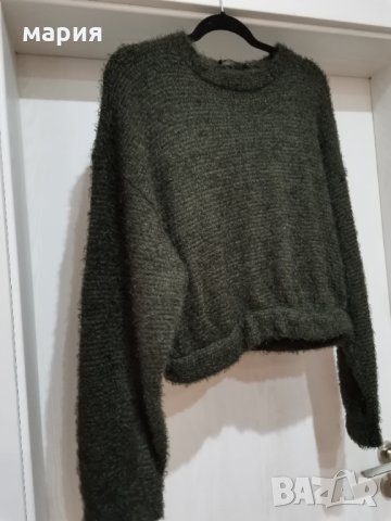 Маслено зелена блуза/пиловер bershka, снимка 1 - Блузи с дълъг ръкав и пуловери - 34503998