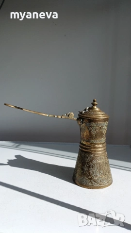 Традиционен арабски  кафеник, известен като далла (dallah). , снимка 2 - Антикварни и старинни предмети - 53829611