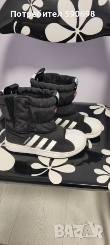 Апрески Adidas , снимка 4 - Детски боти и ботуши - 52181515