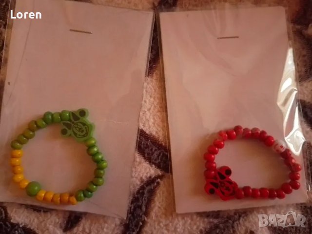 Ново!Гривнички с Мики Маус от дървен материал , снимка 2 - Гривни - 48787512