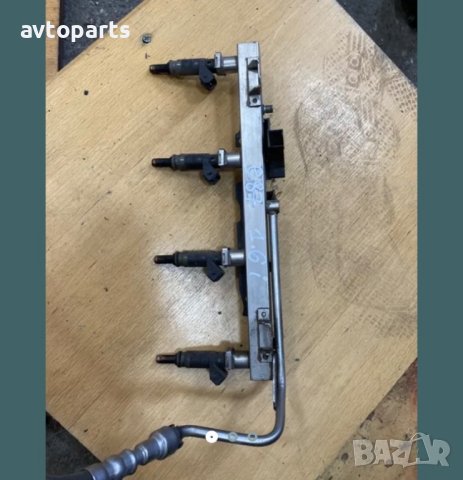 Bmw e87 1.6i горивна рейка с дюзи