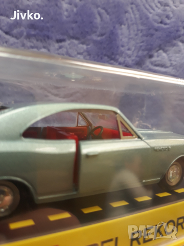 Opel Record 1.43 Coupe 1900 Dinky Toys Top Diecast , снимка 18 - Колекции - 36258085