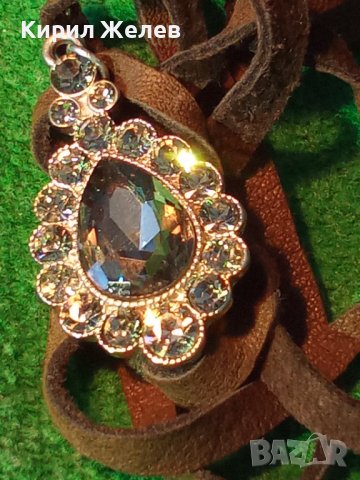 КРАСИВ ВИНТИДЖ - АРТ СРЕБРИСТ МЕДАЛЬОН с ФАСЕТИРАНИ КРИСТАЛИ и ШНУРЧЕ от ВЕЛУР 21232