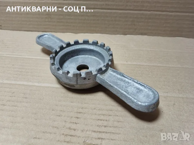 Стара Соц Алуминиева Затварачка За Буркани. / НОМЕР 881.