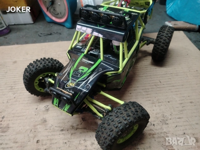 (RC) кола тип бъги в мащаб 1:12. 