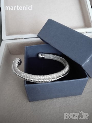 Нова, масивна твърда сребърна гривна. И кутия.
