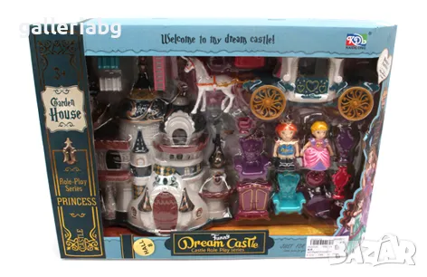 Замък с фигурки и каляска 