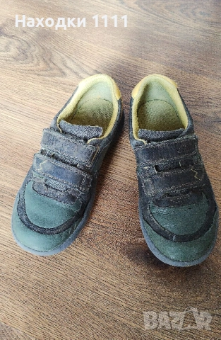 Оригинални обувки Clarks с лепки, естествена кожа, номер 32.5, отлични, снимка 2 - Детски обувки - 53536677