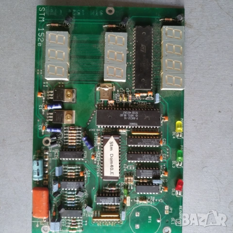 Електронна платка STM с процесор и индикатори