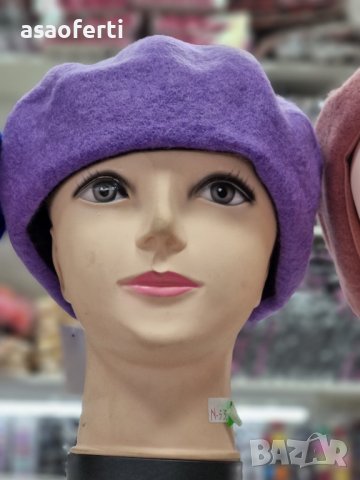 Шапка барета в лилав цвят 