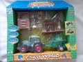 Ферма с работници,трактор, градина,кула, снимка 1 - Играчки за стая - 38707007