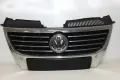 Предна решетка VW Passat B6 (2005-2011г.) 3C0853651F предна емблема отвори за парктроник, снимка 1