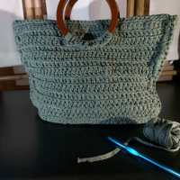 Нова плетена чанта с дървени дръжки, снимка 3 - Чанти - 44573221