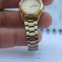 Японски дамски часовник ''Seiko 5'' позлатен, снимка 2 - Дамски - 41435549