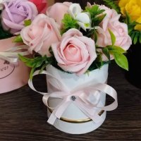 Нежни букети със сапунени цветя, снимка 10 - Подаръци за жени - 40295598