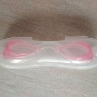 очила за плуване с калъф кутия , снимка 1 - Водни спортове - 41321282
