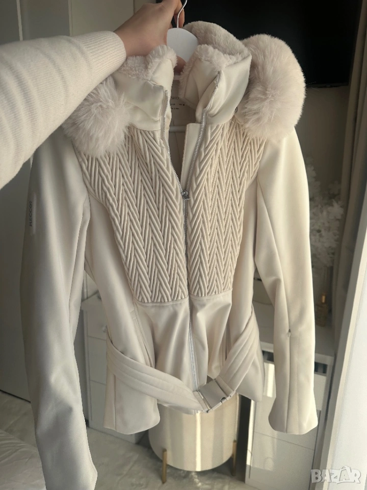 Ски яке Oysho , непромокаемо в бежов цвят, снимка 1