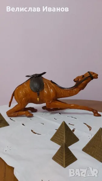 Винтидж колекционерска статуетка папие маше камила изработена с кожа., снимка 1