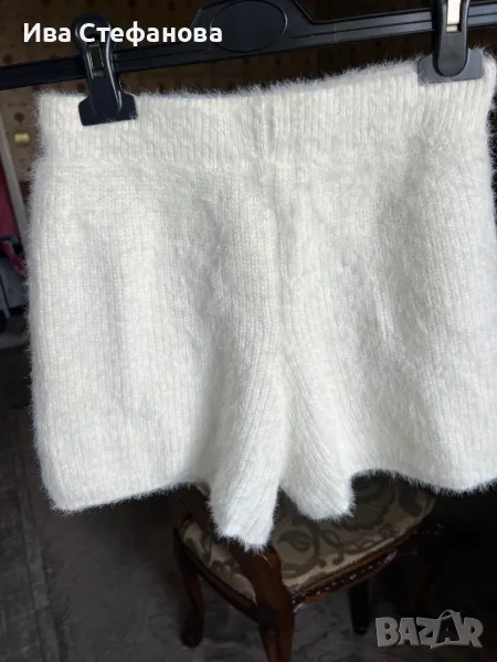 Уникални еластични меки бели пухени рошави къси панталони вискоза  , снимка 1