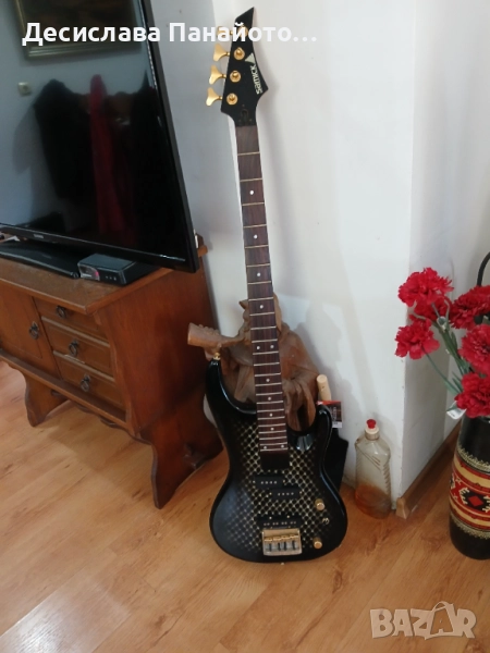 Продавам електрическа бас китара , снимка 1