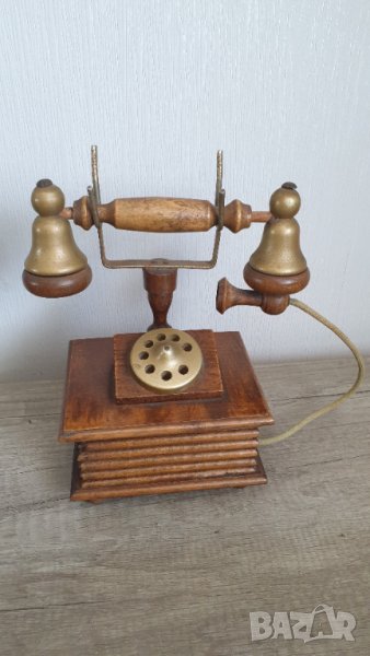 Стара дървена кутия за бижута във формата на телефон, снимка 1