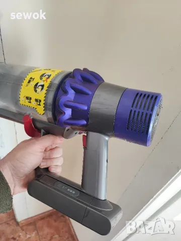 Dyson V10 absolute - 300лв. цена на батерии, снимка 6 - Прахосмукачки - 47640116