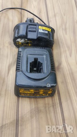Зарядно устройство за   DeWALT, снимка 1