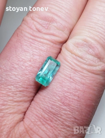 Магнетичен естествен изумруд с цвят на лагуна 2.08кт! Сертифициран! Нов!, снимка 10 - Други - 53652142