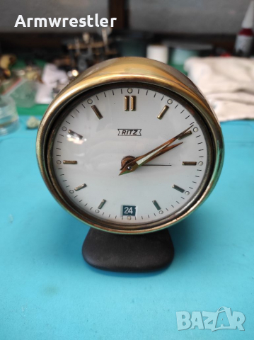 Немски Механичен Часовник Будилник Ritz с Дата, снимка 2 - Антикварни и старинни предмети - 36218974