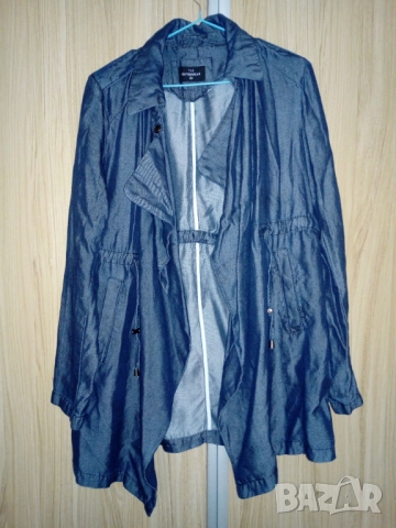 Нова, асиметрична, тънка дънкова връхна дреха