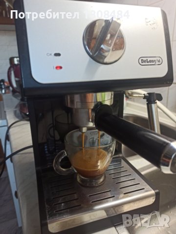 Кафемашина Делонги с ръкохватка с крема диск, работи перфектно , снимка 1