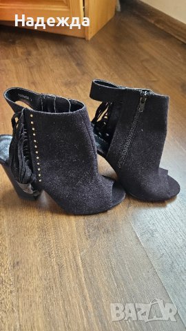 Нови! Летни велурени боти New Look , снимка 1 - Дамски обувки на ток - 41338861