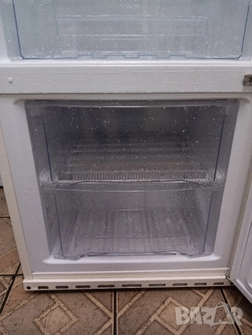 Бежов комбиниран хладилник с фризер ретро дизайн Gorenje с две години гаранция!, снимка 4 - Хладилници - 52544026