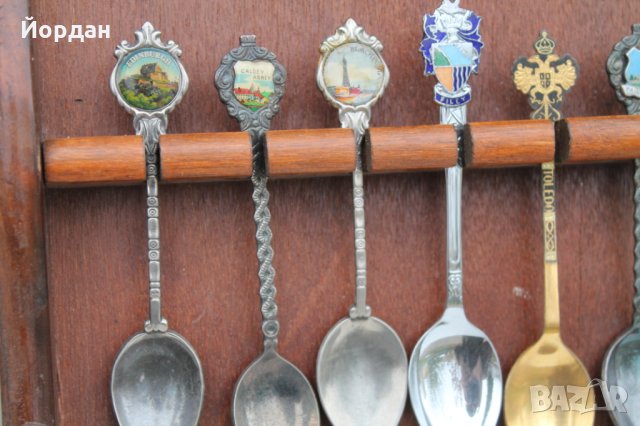 Сувенирни посребрени лъжички 24бр с дървена стойка, снимка 4 - Антикварни и старинни предмети - 34809113