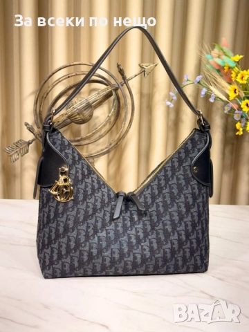 Christian Dior Дамска Чанта Кристиян Диор - Налични Различни Цветове Код E1136, снимка 12 - Чанти - 52658430