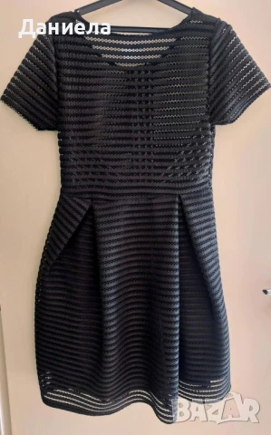 Черна рокля от дантела.