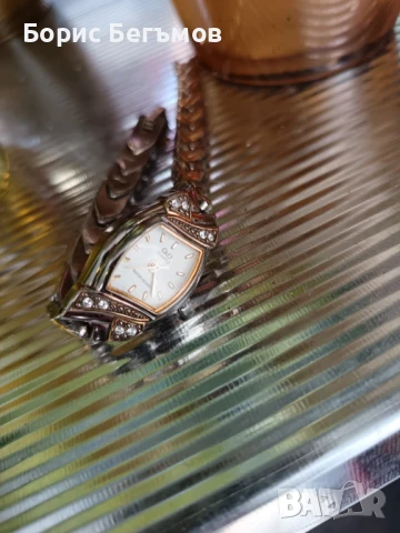 Дамски часовник Q&Q, снимка 4 - Дамски - 50952074