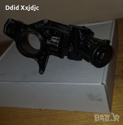 Продавам контактен ключ с патрон за opel astra h opc 2.0t 2007 година