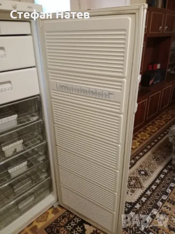Продавам вертикален фризер 300 литра , снимка 3 - Фризери - 50351271