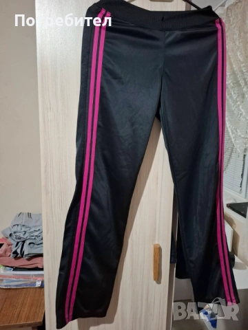 Търся дамско долнище анцуг подобно като това от снимката с този леко лъскав ефект