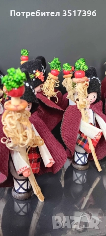 Сурвакар със стъргана дрянова сурвакница - дървена кукла с национална носия - Сурвакари, снимка 5 - Декорация за дома - 52720332