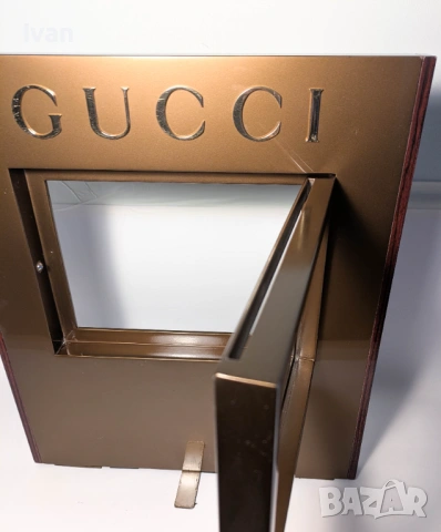Голяма рекламна стойка щанд GUCCI с крило за снимка, снимка 5 - Стелажи и щандове - 53471814