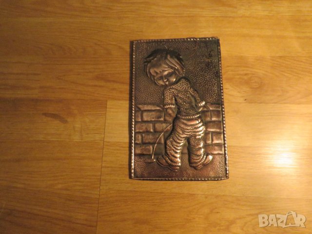 Стара медна табела пикаещо момченце  за вашето заведение табела за тоалетна, бар, механа WC, снимка 2 - Антикварни и старинни предмети - 35918373