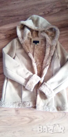 Пухкаво палто с качулка М размер, снимка 5 - Якета - 48319584