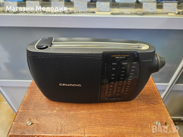 Радио Grundig Prima Boy 80 С проблем. Работи само на средни икъси вълни., снимка 2 - Радиокасетофони, транзистори - 52811049