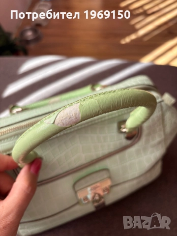 Оригинална чанта на Guess , снимка 6 - Чанти - 51785308