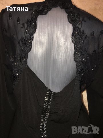 Блуза с гол гръб с бродерия