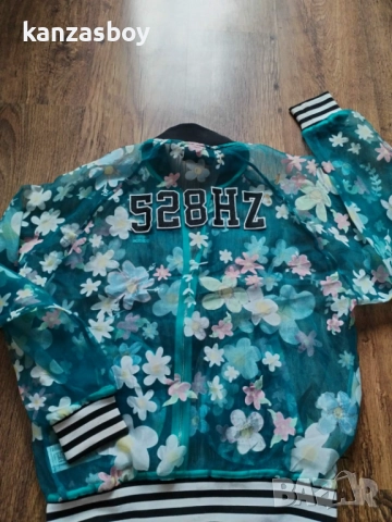 adidas(WMNS) x Pharrell Jacket 'Flower Blue' - дизайнерско дамско яке ХС, снимка 11 - Якета - 51683782